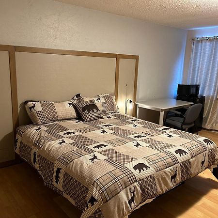 Cold Lake Kings Court Motel מראה חיצוני תמונה