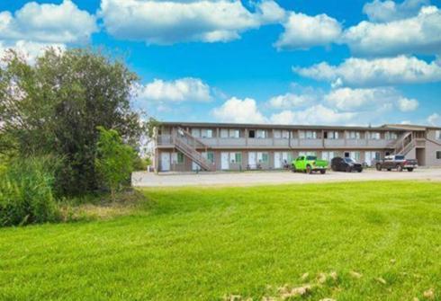 Cold Lake Kings Court Motel מראה חיצוני תמונה