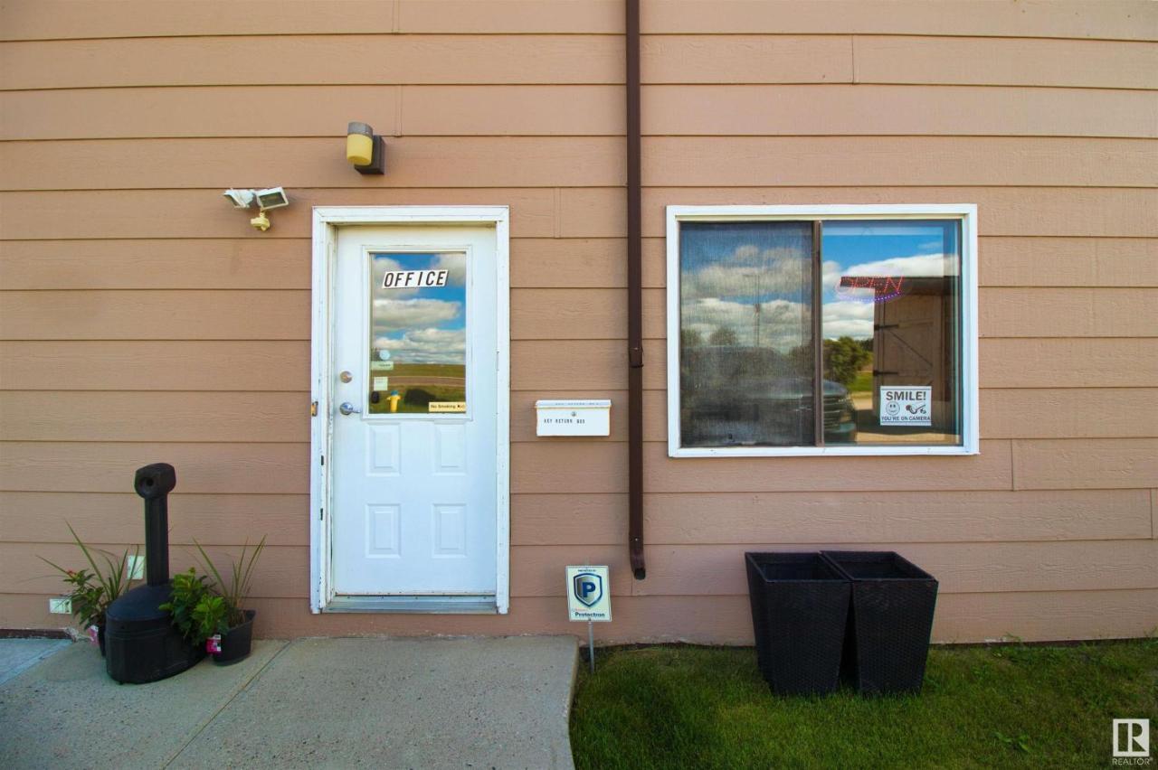 Cold Lake Kings Court Motel מראה חיצוני תמונה