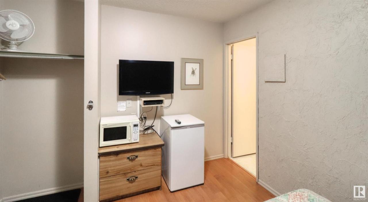 Cold Lake Kings Court Motel מראה חיצוני תמונה